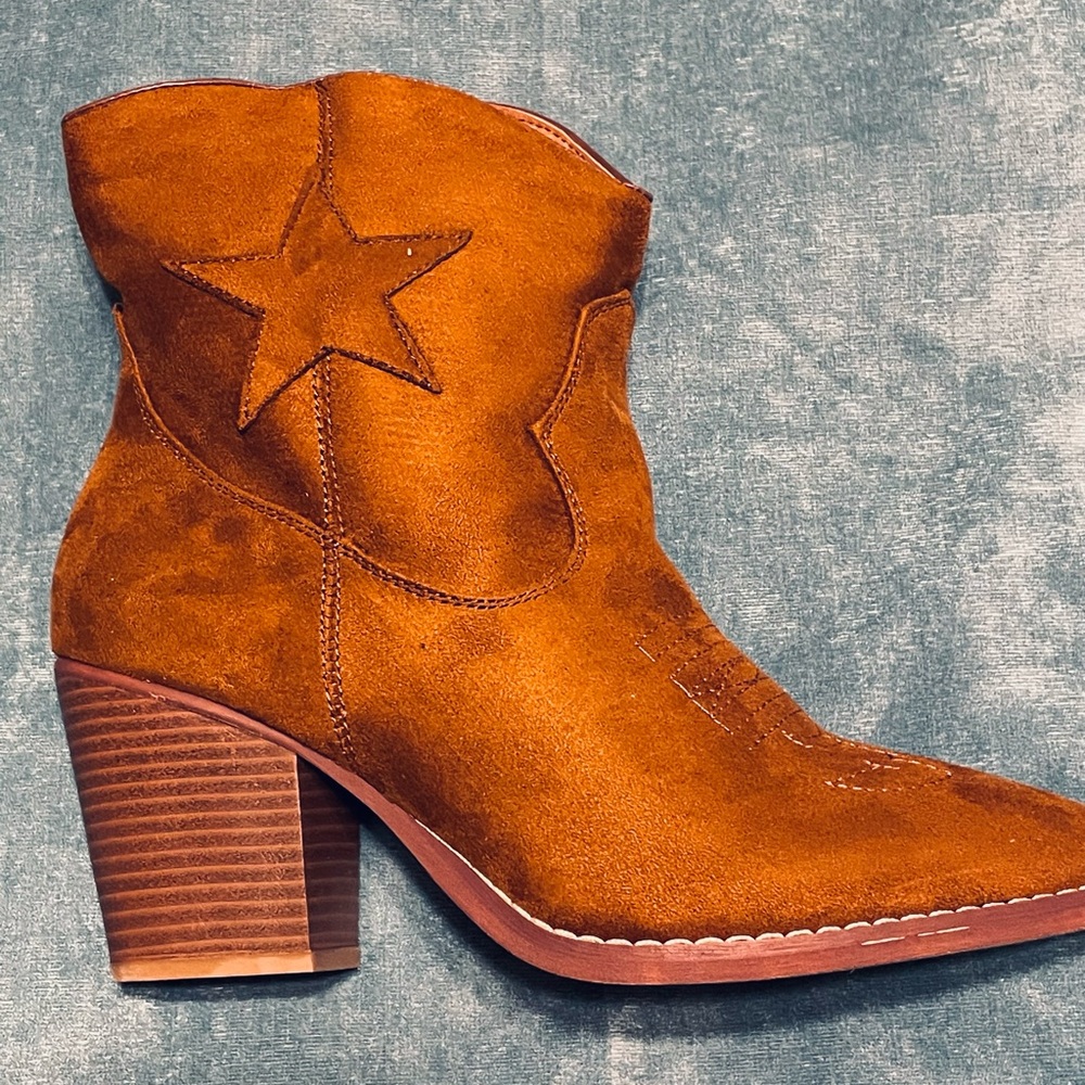 Her Universe Toy Story Woody Heeled Boots - Picture 12 of 13